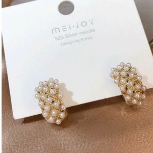 Small pearl fantasy earrings